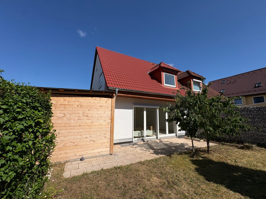 Doppelhaushälfte mit Carport & Garten in Leipzig, 04329 Leipzig, Doppelhaushälfte