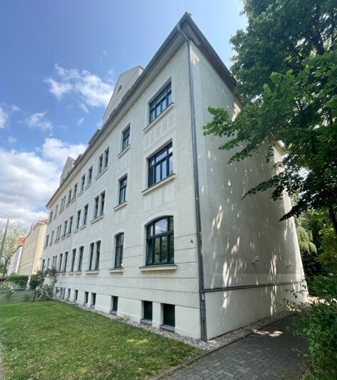 Charmante Dachgeschosswohnung mit Balkon, 04328 Leipzig, Dachgeschosswohnung