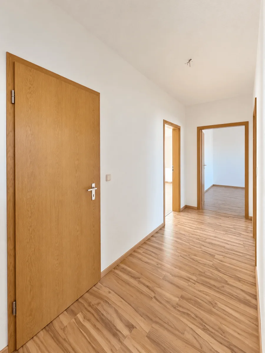 Charmante 3-Raumwohnung in Böhlen – Einbauküche inklusive - Flur (19196616)