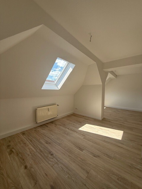 Frisch renovierte Dachgeschosswohnung, 04328 Leipzig, Dachgeschosswohnung